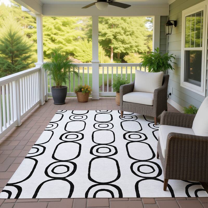 Machine Washable Indoor/ Outdoor Modern Vibe Chantille Rug