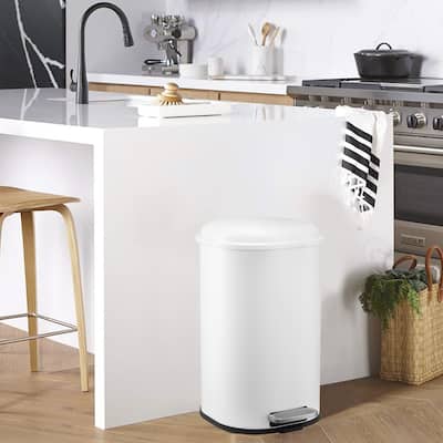 8 Gallon Step Trash Can