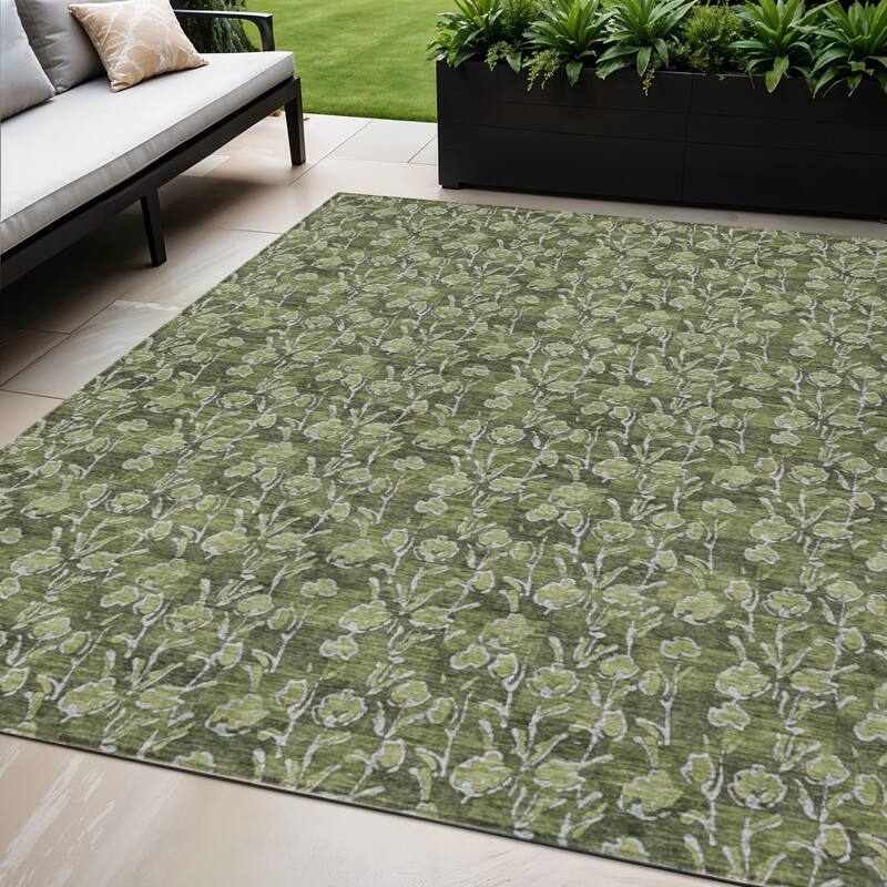 HomeRoots Floral Transitional Rectangle Outdoor Rug - 5' X 8'
