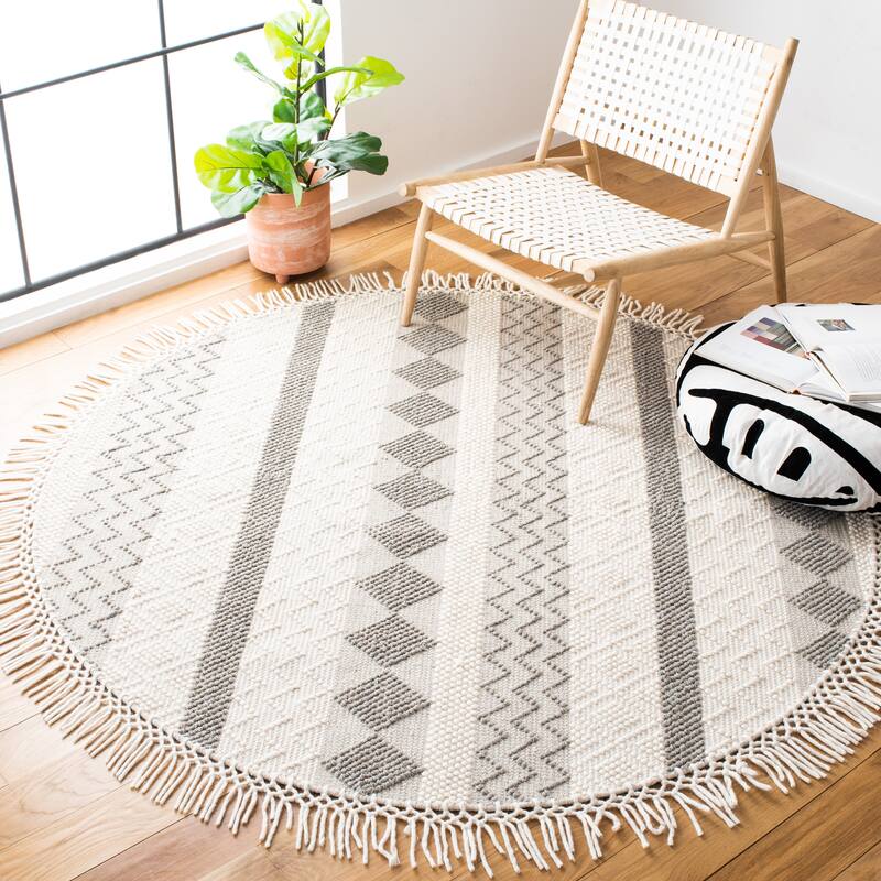 SAFAVIEH Handmade Natura Quitterie Moroccan Wool Rug - 6' Round - Ivory/Grey