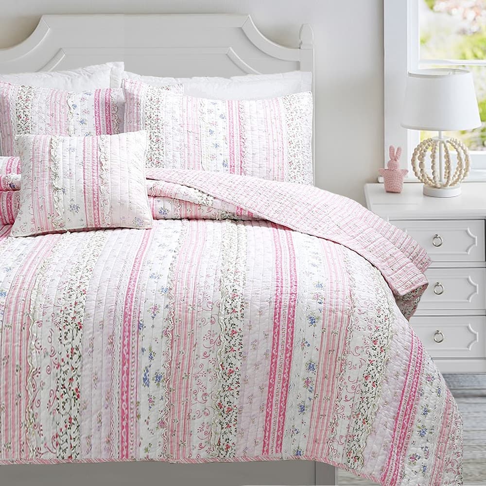 Porch & Den Gwinnett Chic Lace Quilt Set