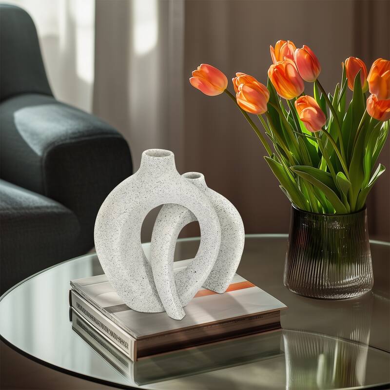 Off White Hollow Resin Vase (Set of 2)