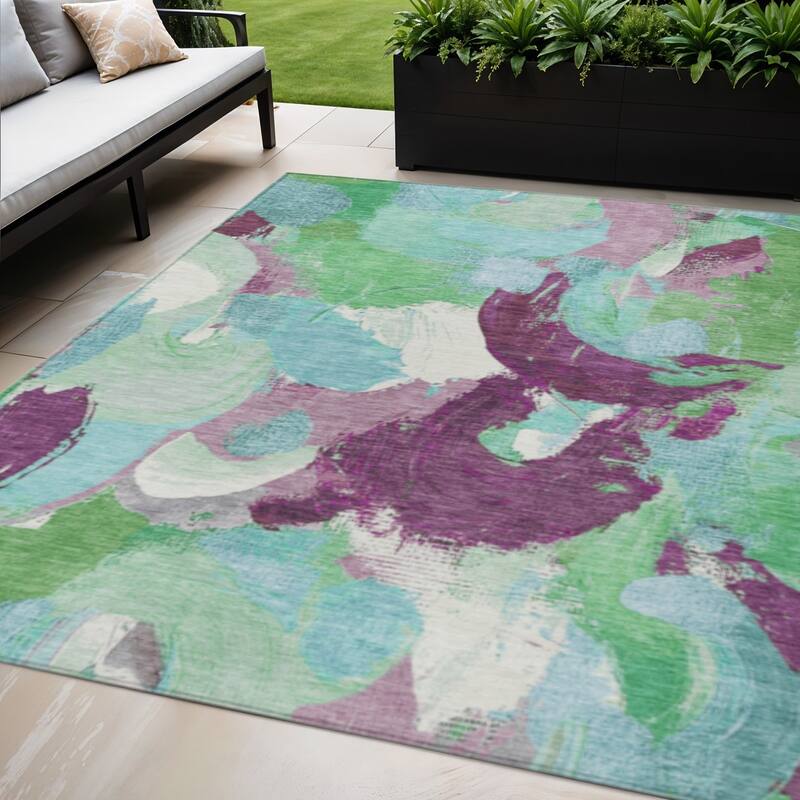 HomeRoots Abstract Transitional Rectangle Outdoor Rug - 5' X 8'