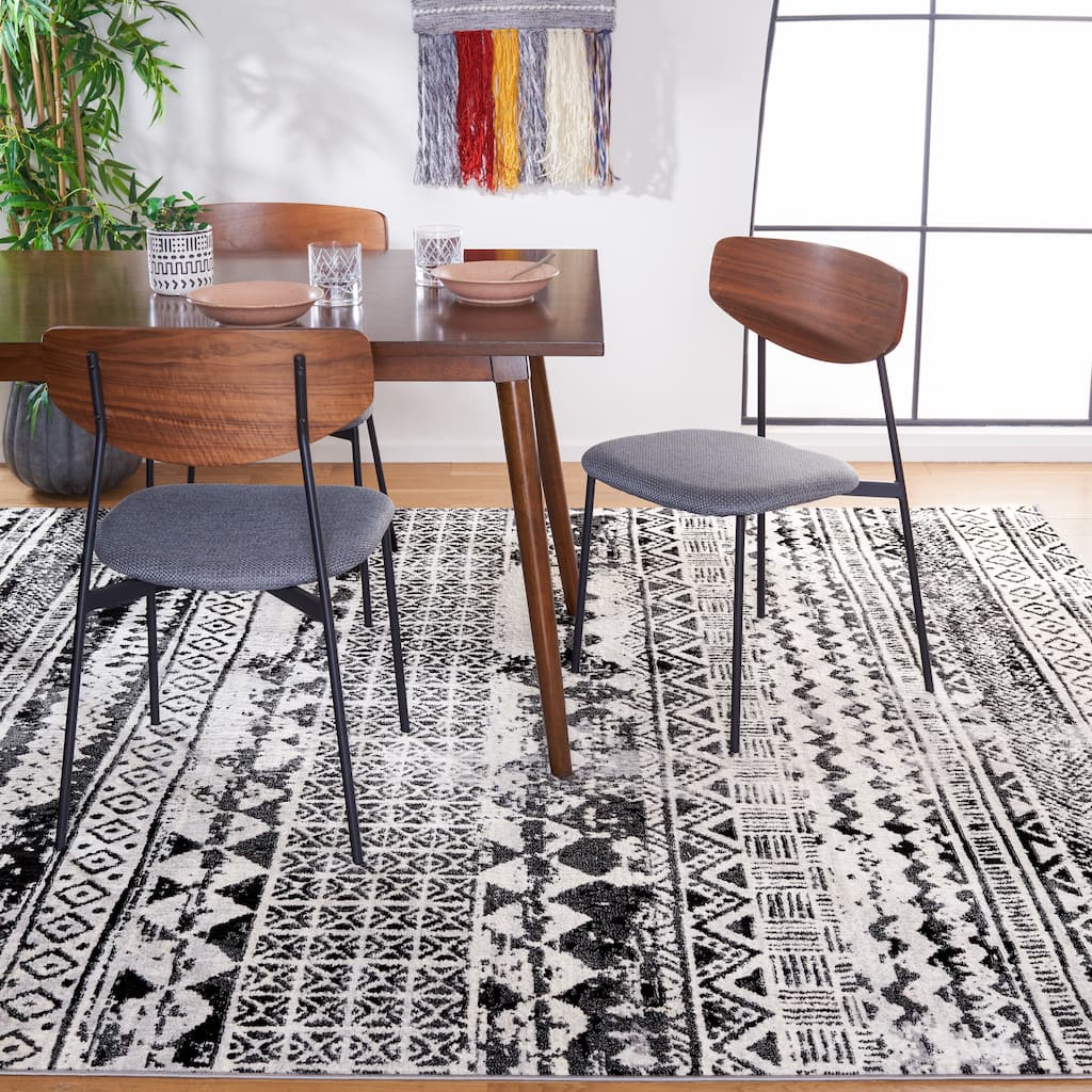 SAFAVIEH Brentwood Hwang Traditional Rug