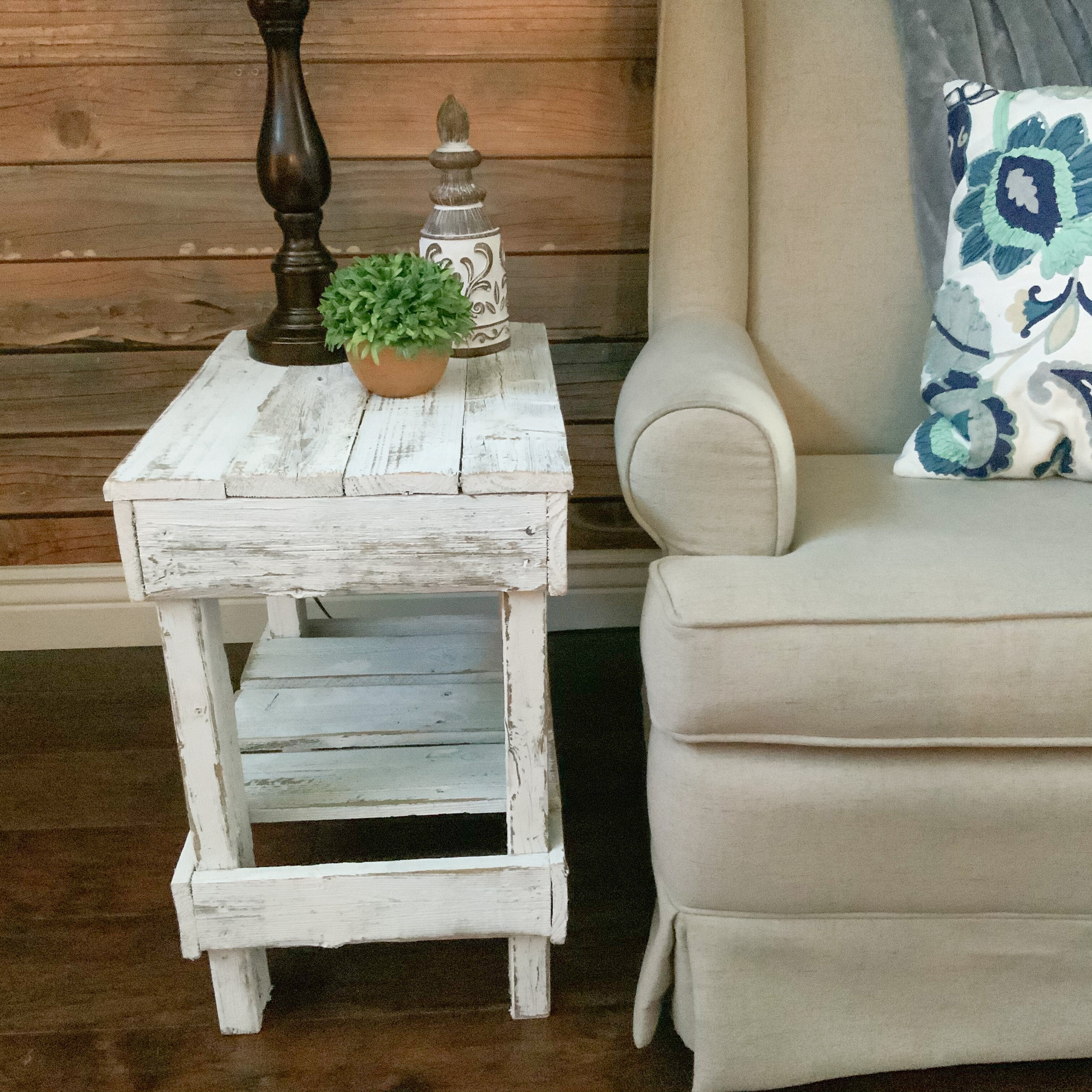 Del Hutson Designs Rustic Reclaimed Barnwood End Table - Overstock -  21275108
