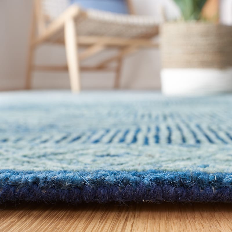 SAFAVIEH Handmade Micro-Loop Joshka Wool Rug