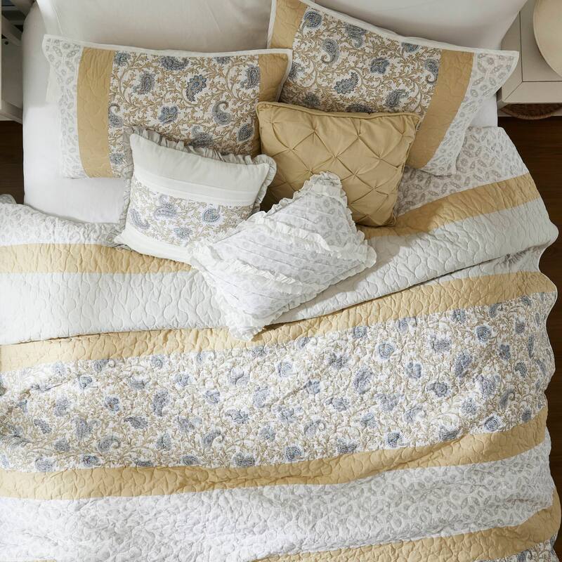 Madison Park Vanessa 6 Piece Cotton Percale Quilt Set with Throw Pillows