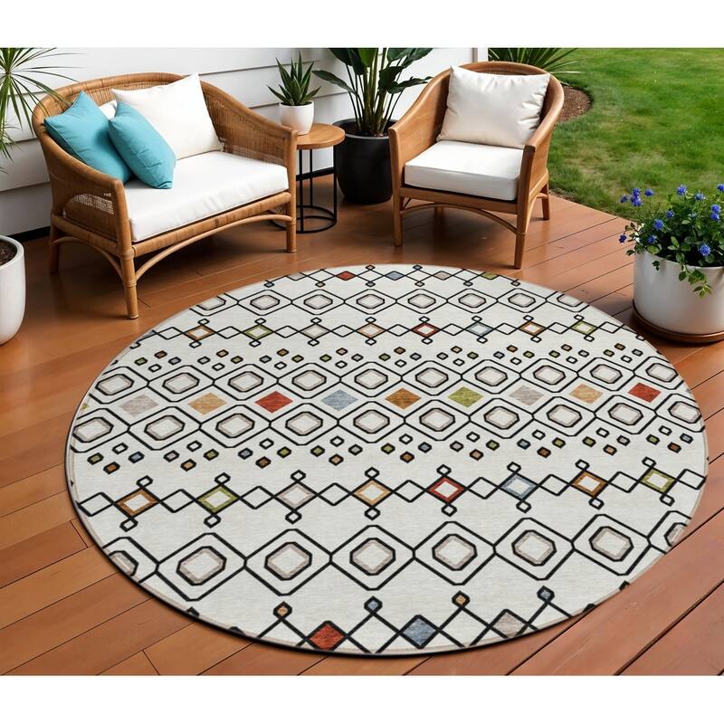HomeRoots Geometric Modern Rectangle Outdoor Rug - 8' Round