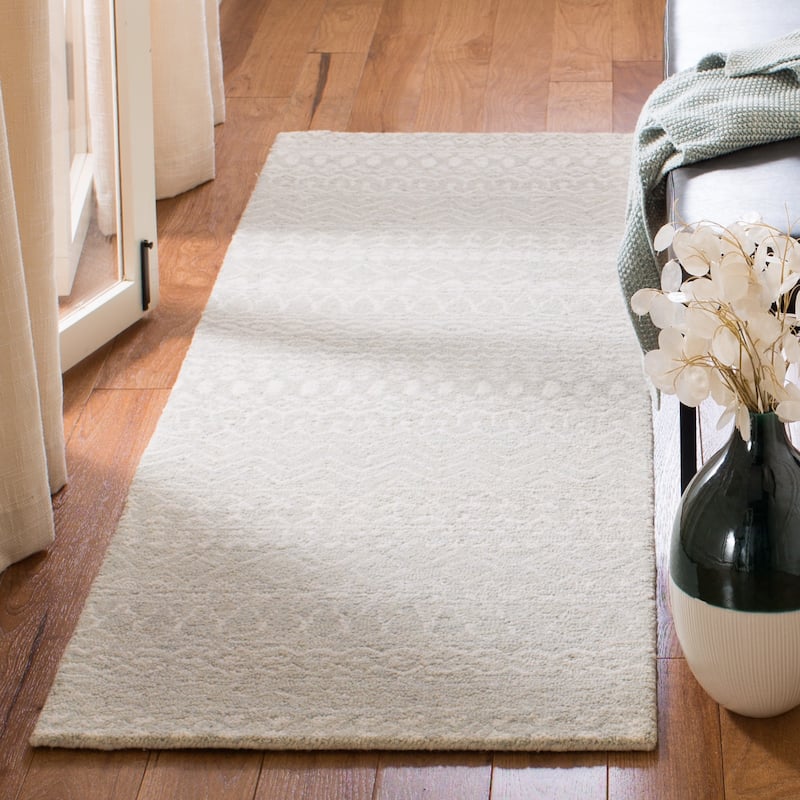 SAFAVIEH, Handmade Micro-Loop Fedosia Wool Rug