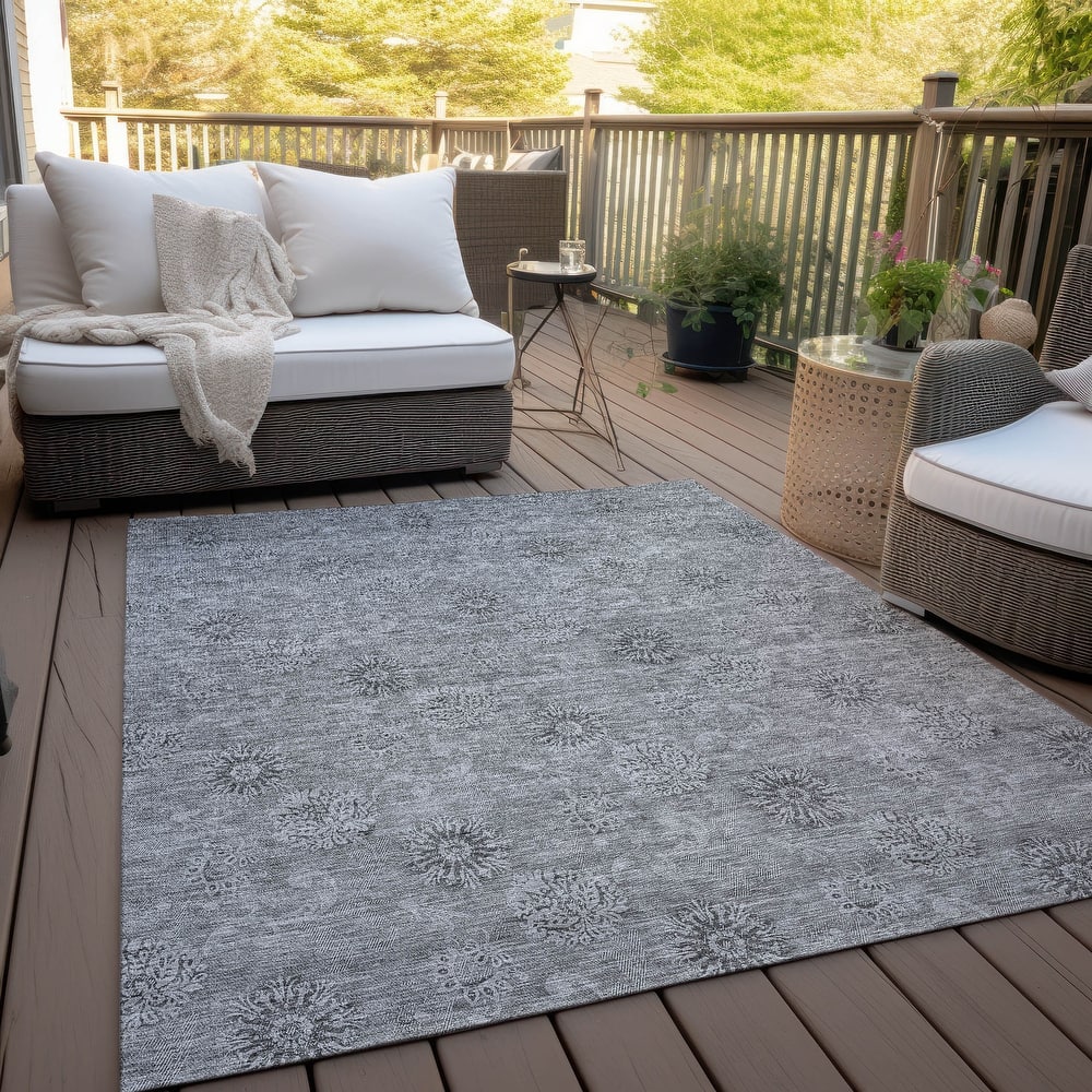 Machine Washable Indoor/ Outdoor Chantille Floral Burst Rug