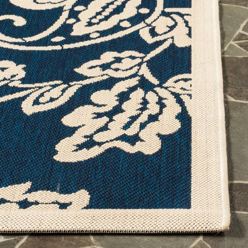 Martha Stewart by SAFAVIEH Highland Lily Indoor/ Outdoor Waterproof Rug