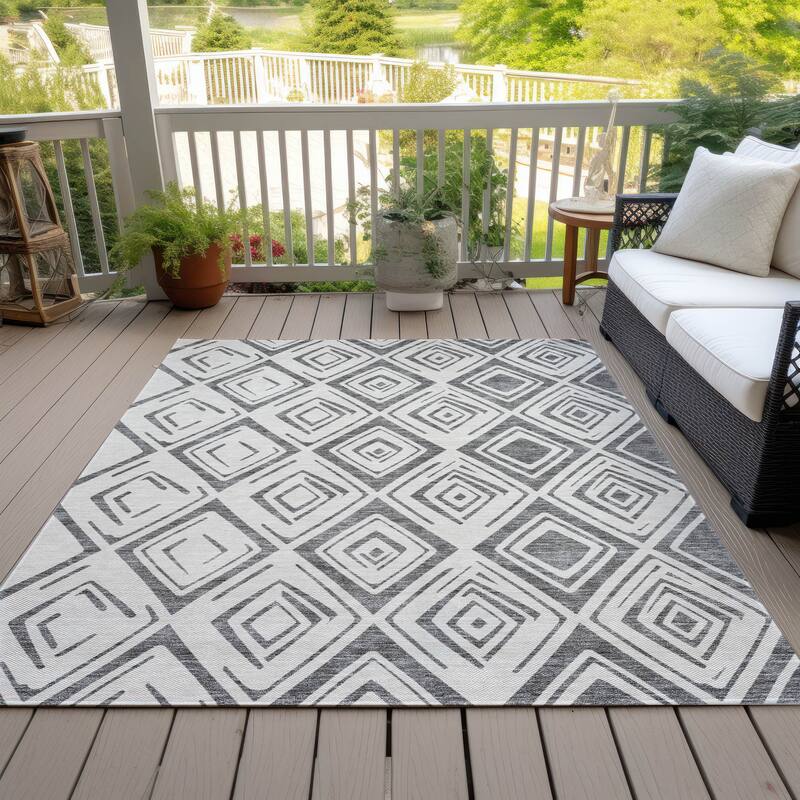 Machine Washable Indoor/ Outdoor Chantille Ombre Diamonds Rug - Gray - 5' x 7'6"