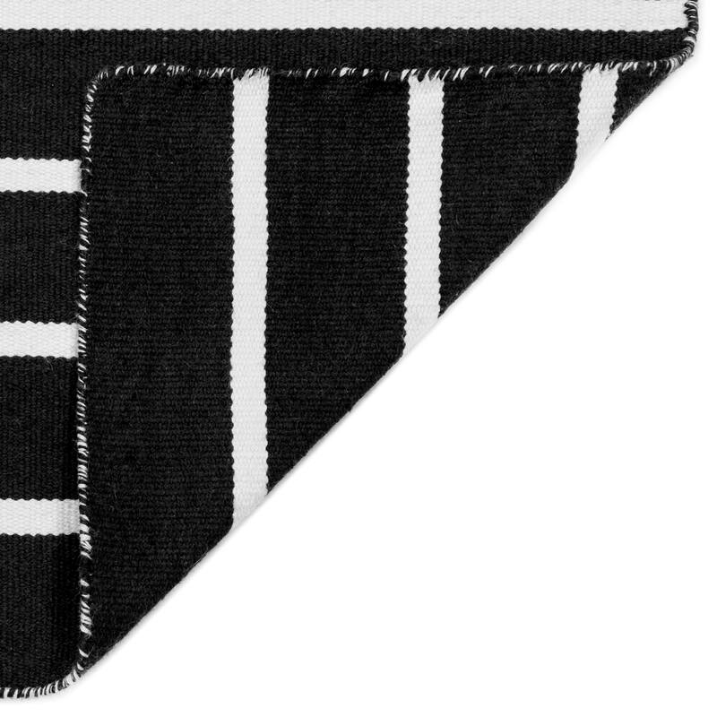 Liora Manne Sorrento Pinstripe Indoor/Outdoor Area Rug
