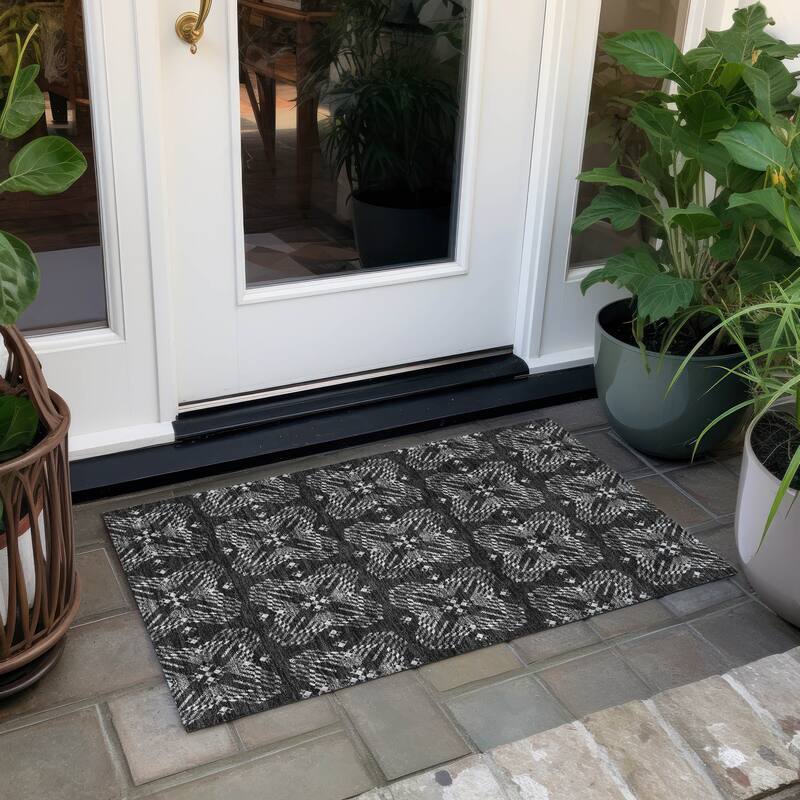 Machine Washable Indoor/ Outdoor Modern Frontenac Chantille Rug - Black - 1'8" x 2'6"