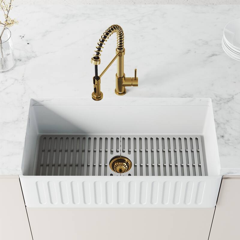 VIGO Edison 19" H Single Handle Pull-Down Sprayer Kitchen Faucet