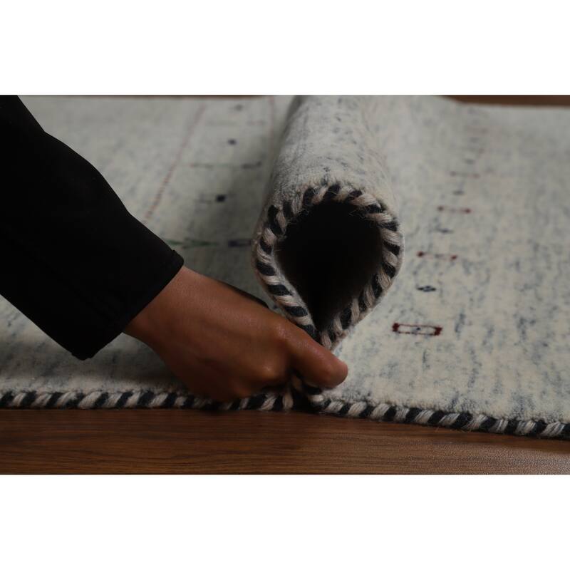 Hand Knotted Oriental 100% Wool Carpet Tribal Animal Pictorial Beige & Ivories Gabbeh Area Rug - 7' 11'' X 5' 2''