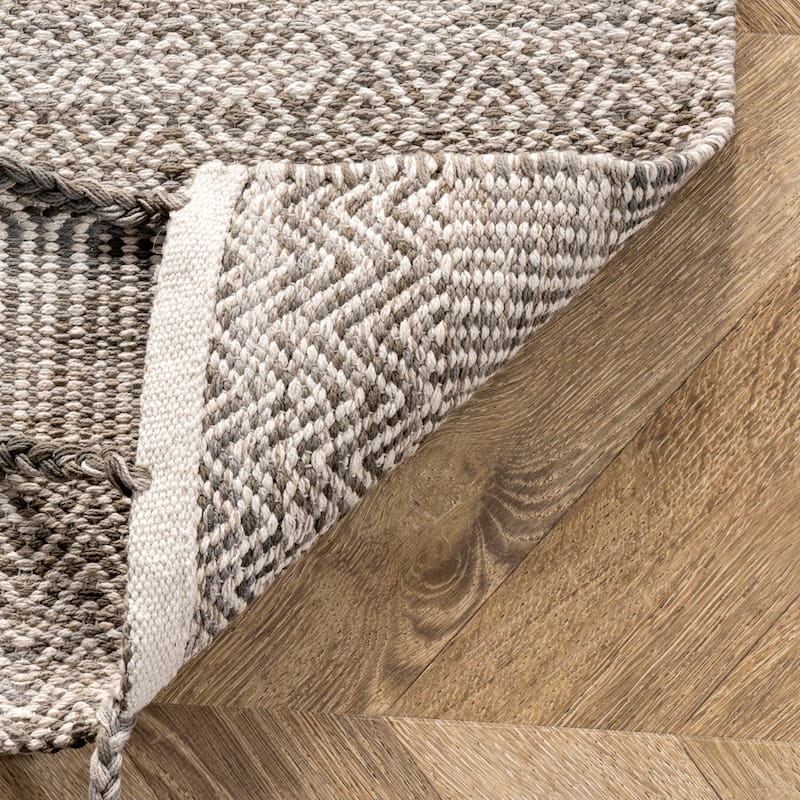 Nuloom Diem Geometric Cotton Tassel Area Rug
