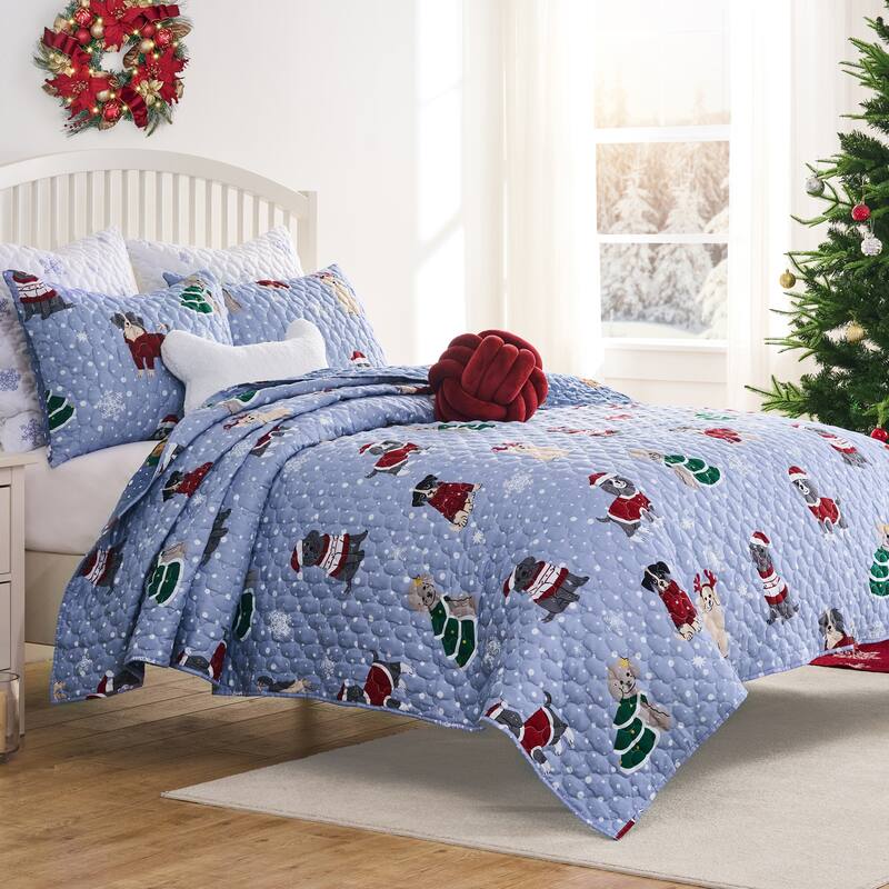 Winter Whiskers Reversible Dogs and Cats Quilt and Pillow Sham Set