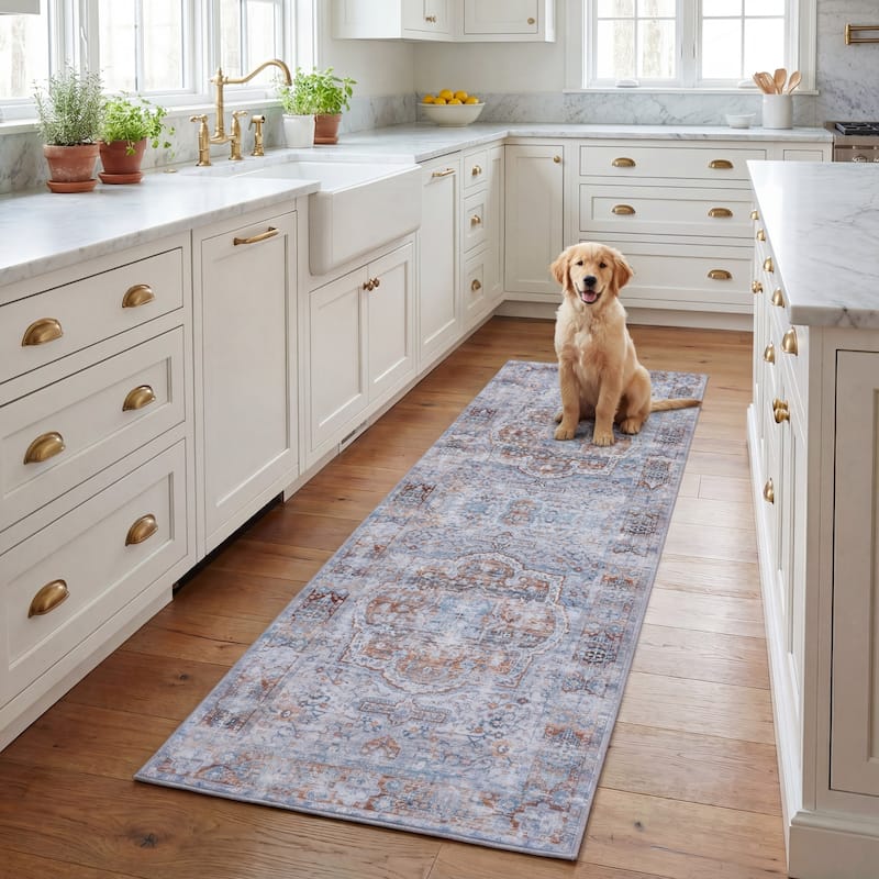 SAFAVIEH Tucson Machine Washable Slip Resistant India Traditional Rug