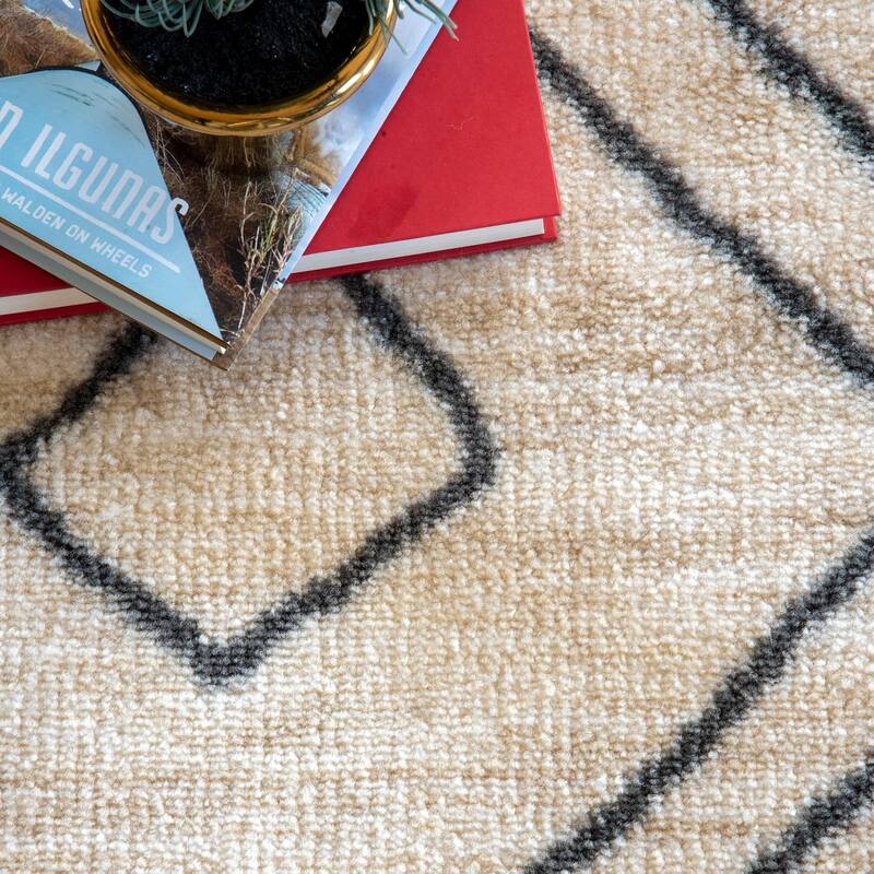 Nuloom Geometric Kenley Spotted Diamonds Area Rug