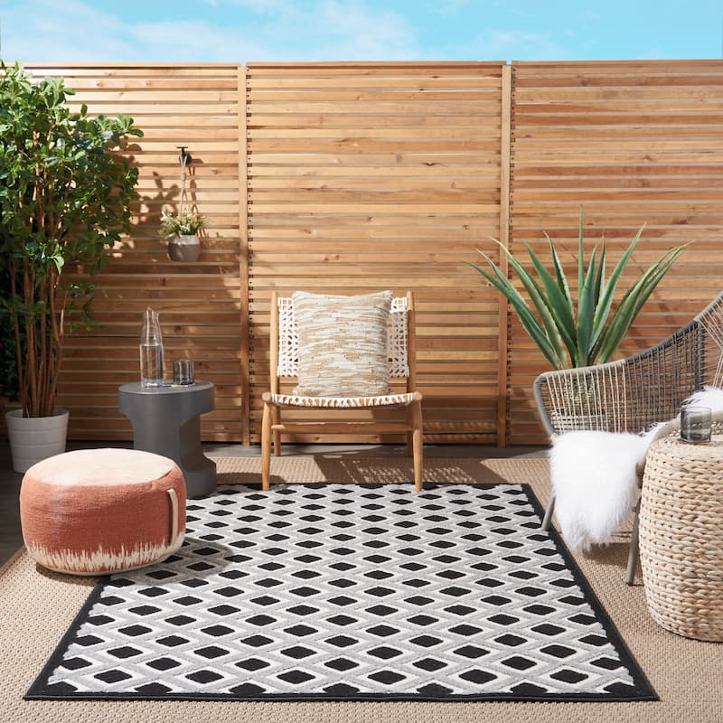 Nourison Aloha Indoor/Outdoor Modern Geometric Diamond Area Rug - 3'6" x 5'6" - White/Black