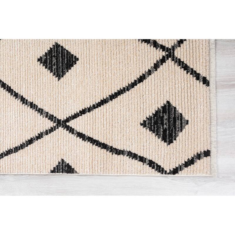 Juniper Collection Ivory Machine Made Indoor Area Rug