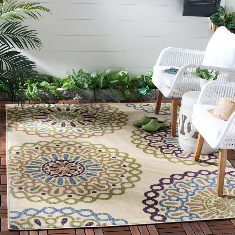 SAFAVIEH Veranda Elsi Geometric Medallion Indoor/Outdoor Area Rug - 2'7" x 5' - Cream/Green