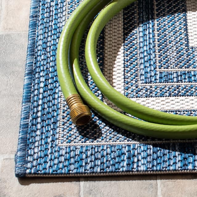 SAFAVIEH Courtyard Vickie Indoor/ Outdoor Waterproof Patio Backyard Rug
