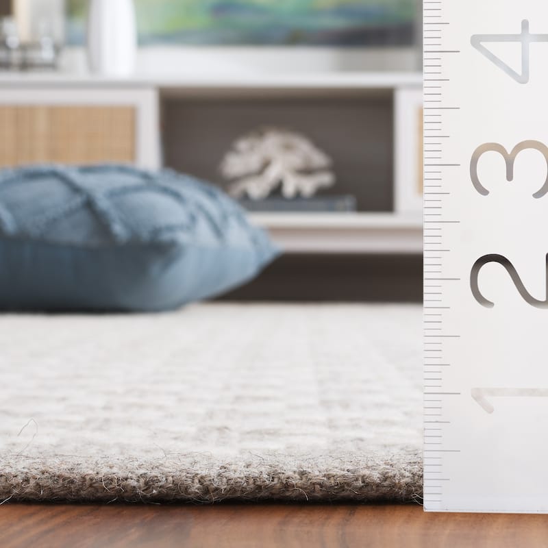 SAFAVIEH Hand-Woven Vermont Dedra Transitional Wool Rug