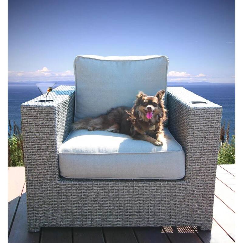 Comfortable and Stylish Patio Chair with Cushions