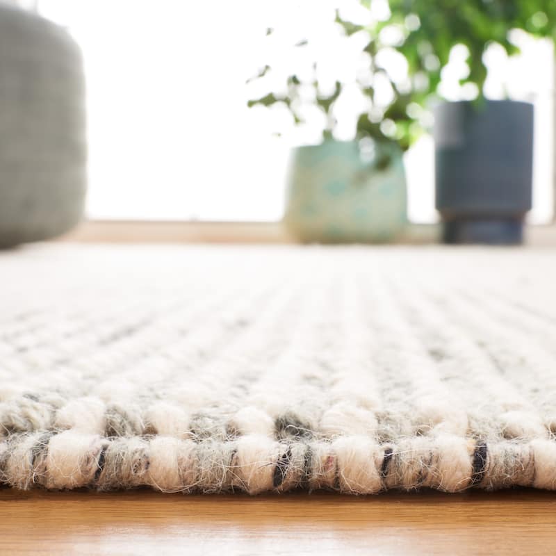 SAFAVIEH Natura Bernetta Wool Fringe Rug