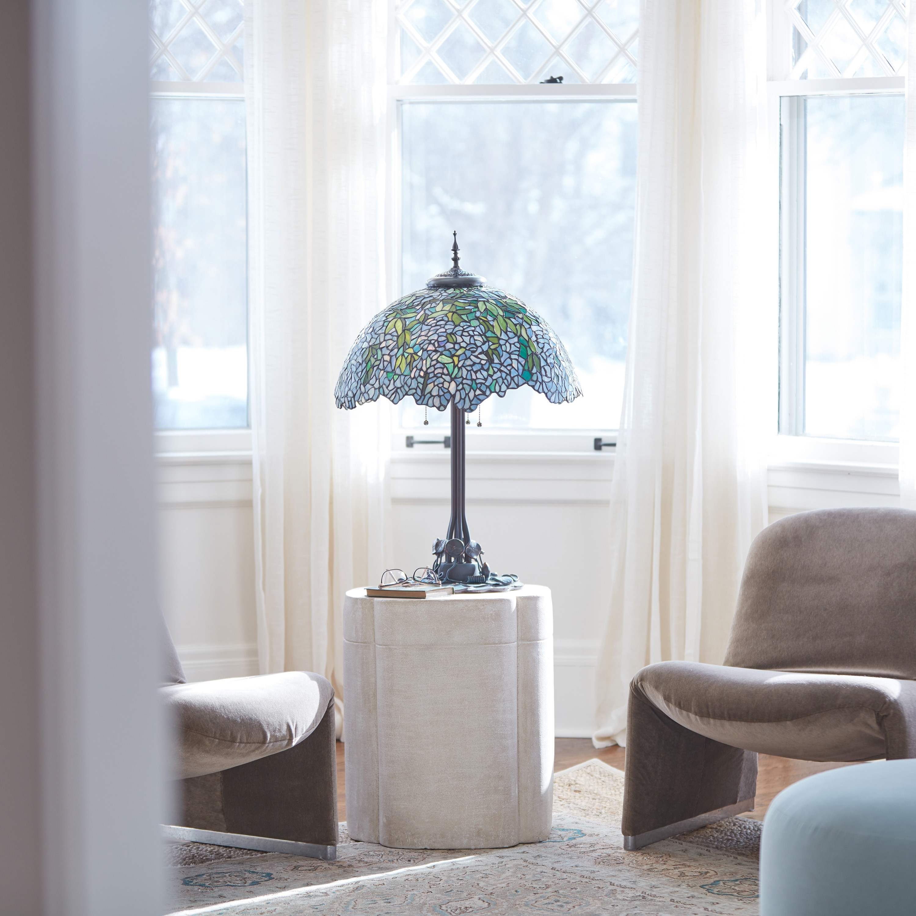 River of Goods Wisteria Tiffany-Style Green and Blue Stained Glass 32-Inch Table Lamp - 22.5" x 22.5" x 32"