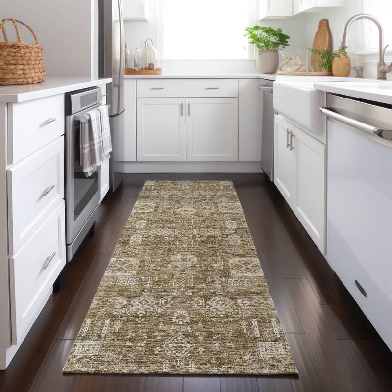 Machine Washable Indoor/ Outdoor Chantille Vintage Traditional Rug - Brown - 2'3" x 7'6"