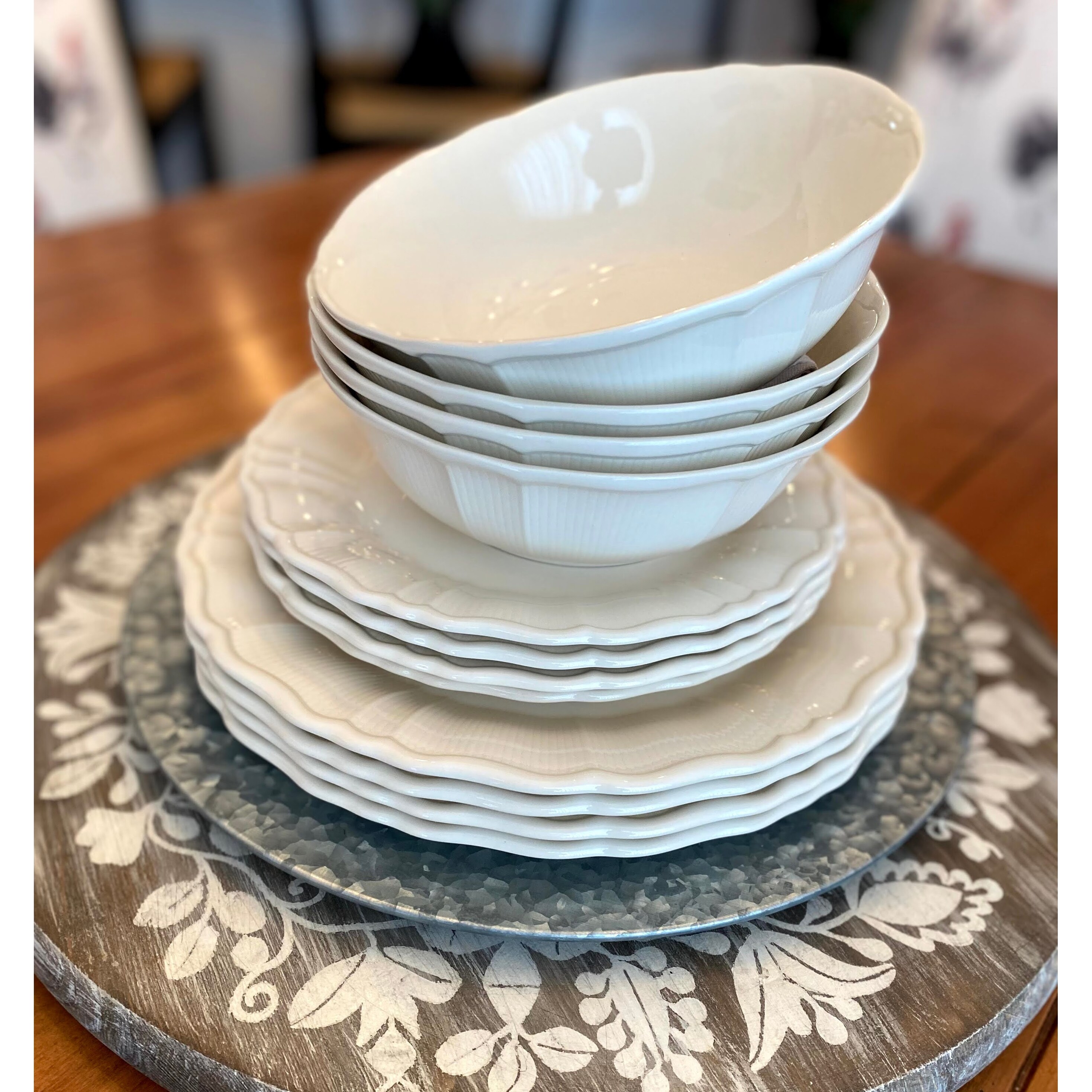 Red Vanilla Antique White 12Pc Dinner Set 12 Piece