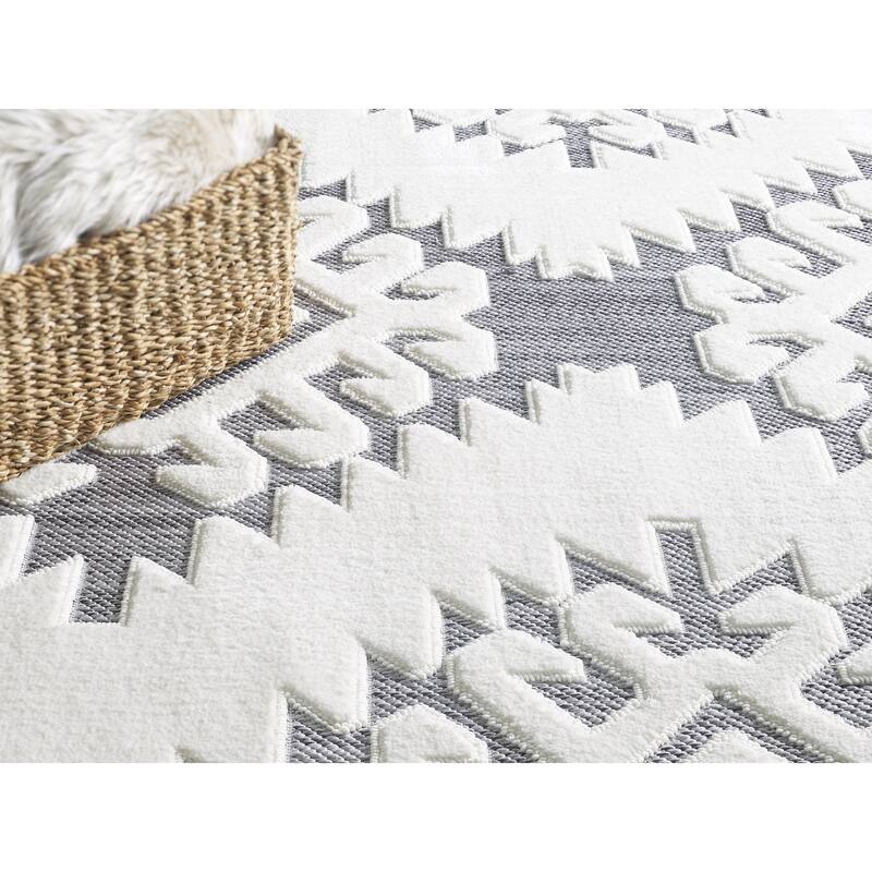 Milos Collection Grey and White Boho Diamond Space-dyed Polyester Rug