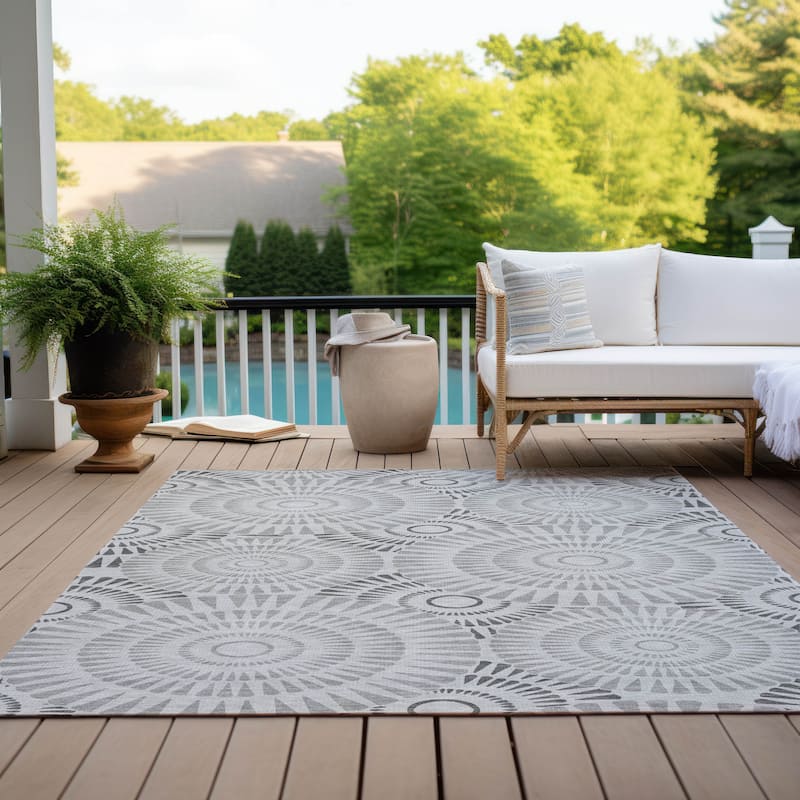 Machine Washable Indoor/ Outdoor Chantille Contemporary Burst Rug