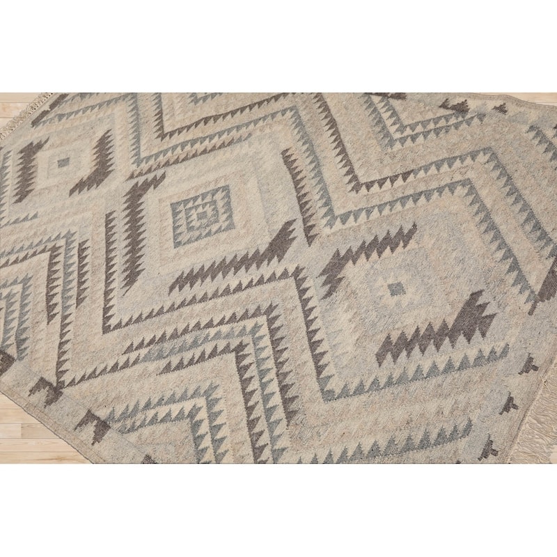 LoomBloom Beige Handwoven Oriental Southwestern Kilim Wool Area Rug - 5' 3'' x 7' 7''