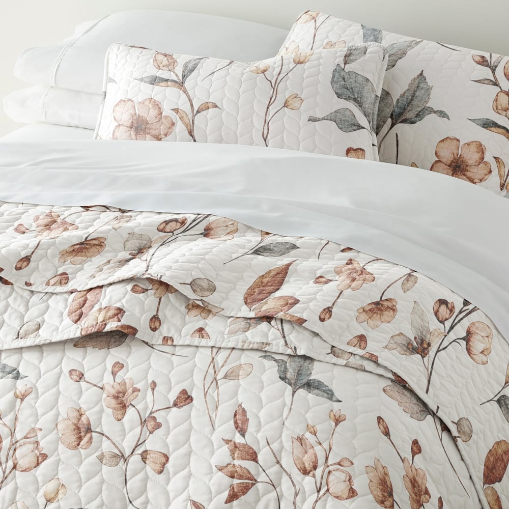 Becky Cameron All Season 3 Piece Patterned Quilt Set