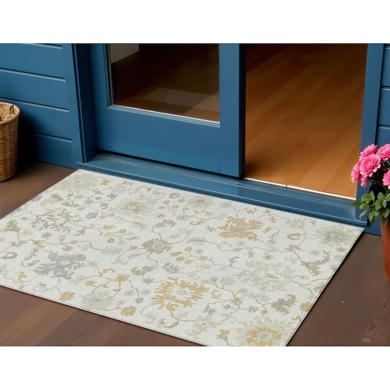 HomeRoots Floral Transitional Rectangle Outdoor Rug - 3' x 5'