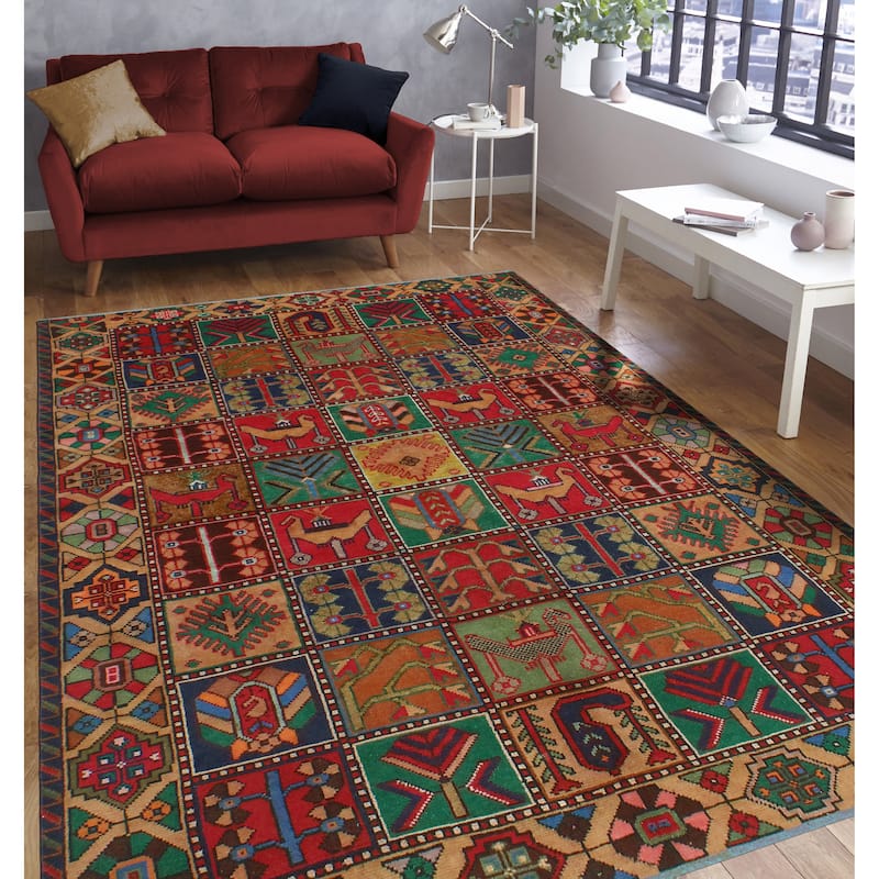 Fine Vintage Bakhtiari Fuat Red/Green Rug - 5'8" x 9'3"