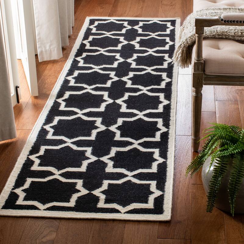 SAFAVIEH Handmade Flatweave Dhurries Cecchina Modern Moroccan Wool Rug - 2'6" x 12' Runner - Black/Ivory