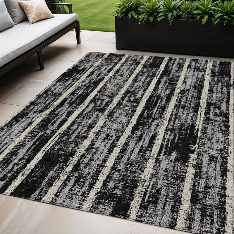 HomeRoots Striped Transitional Rectangle Outdoor Rug - 5' X 8'