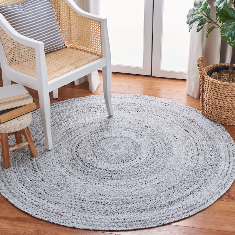 SAFAVIEH Braided Bjarnrin Flatweave Rug - 4' Round - Silver