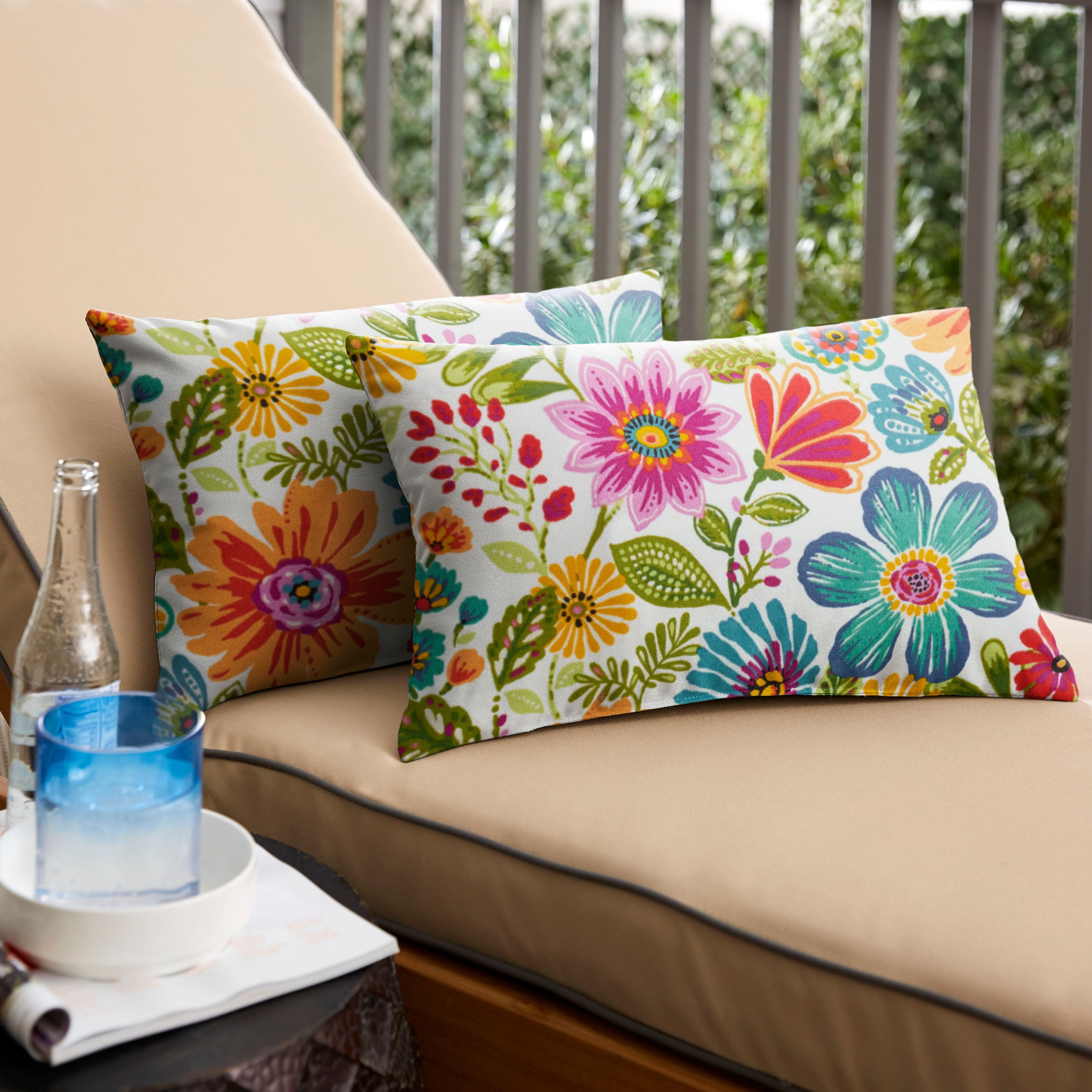 Galliford Multi Floral Indoor/ Outdoor 13 x 20 inch Knife Edge Pillow