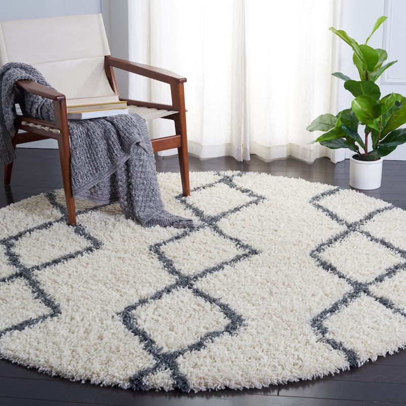 SAFAVIEH Venus Shag Adelia Moroccan 1.75-inch Thick Rug - 6'7" Round - Ivory/Dark Grey