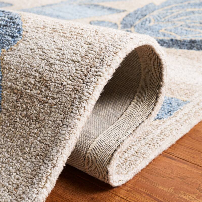 SAFAVIEH Handmade Abstract Chloi Floral Wool Rug