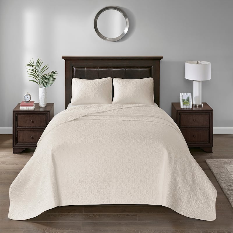 Madison Park Mansfield Reversible Oversized 3-piece Solid Texture Bedspread Quilt Set with Matching Shams