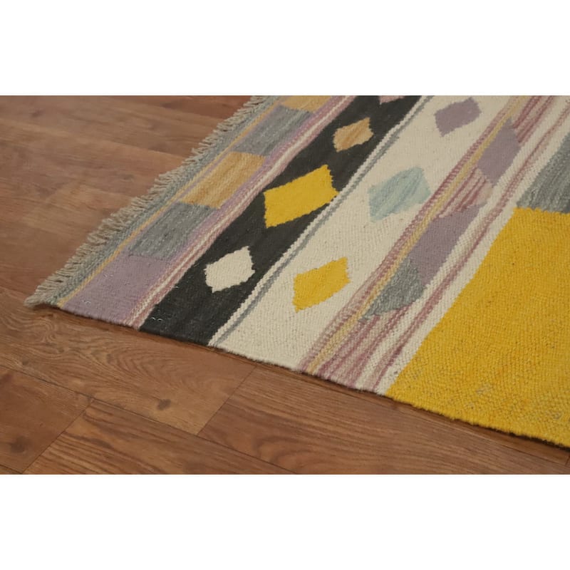 Hand Woven Southwestern Wool Multi-Colored Geometric Area Rug - 6' 7'' X 4' 8''