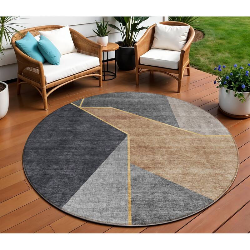 HomeRoots Geometric Transitional Rectangle Outdoor Rug - 8' Round