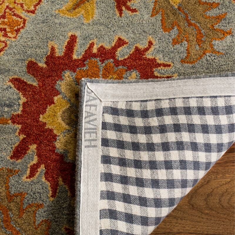 SAFAVIEH Handmade Heritage Marianela Traditional Oriental Wool Rug